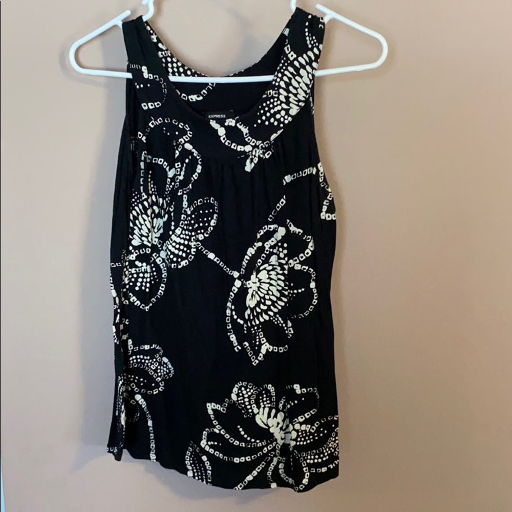 Express Women Nice Sleeveless Black & White Top
